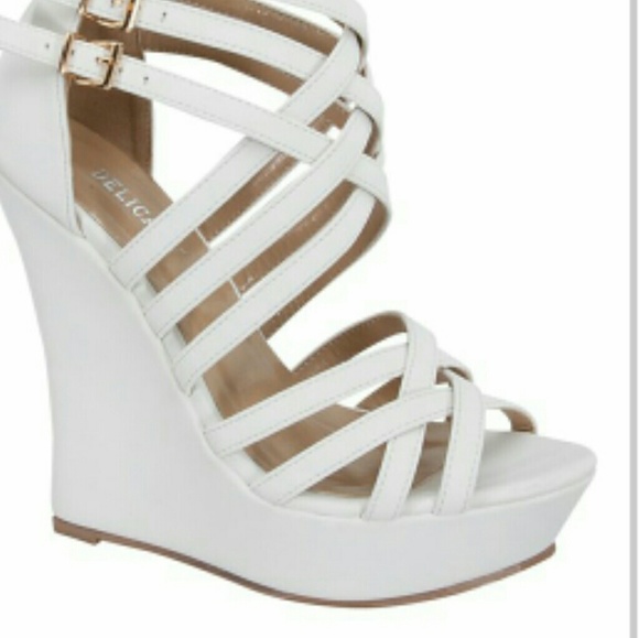 Beautiful White plataform Sandals Size 9 - Picture 2 of 2